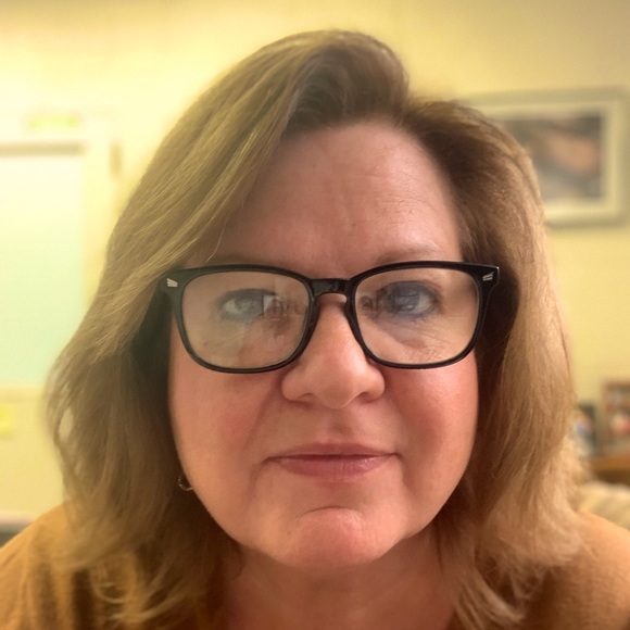 Meet your Posher, Kathy - Picture 1 of 1